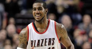 半场：海港0-0柔佛新山，陈威屡献神扑，格劳德尔逃红牌