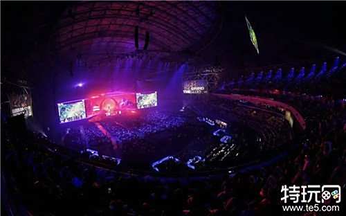 记者：多纳鲁马经纪人下周中会见巴黎高层，了解续约可能性