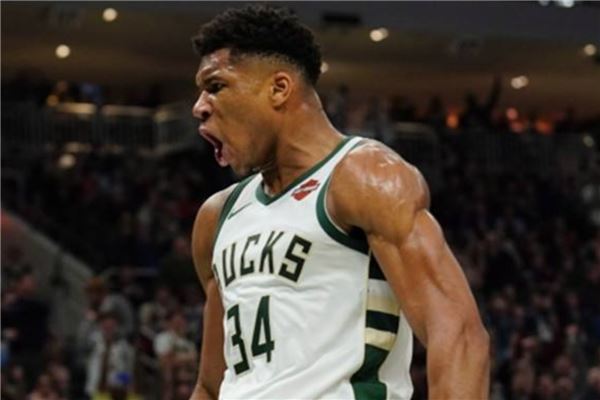 布斯克茨和阿尔巴将在赛季结束退役，穆勒：我向他们脱帽致敬