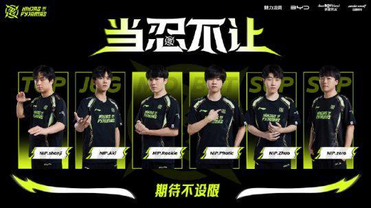 着丰富的自 着丰富的自